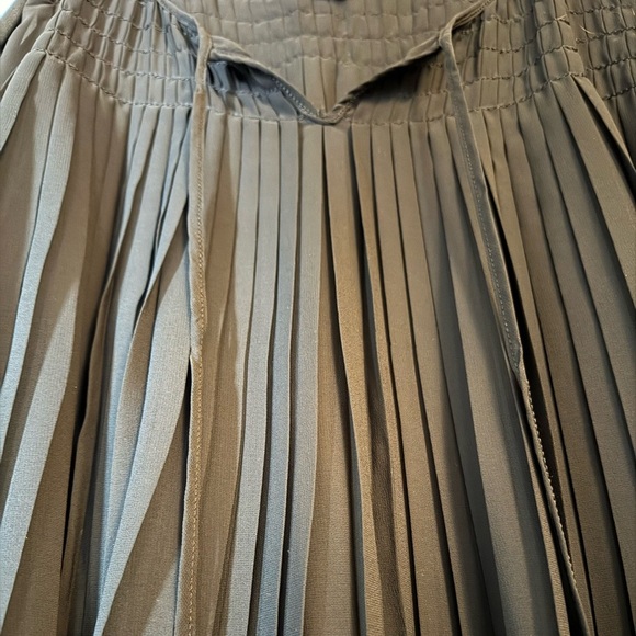 MSSP Woman 2X Black Sheer Pleated Tie Neck Blouse - Picture 7 of 10